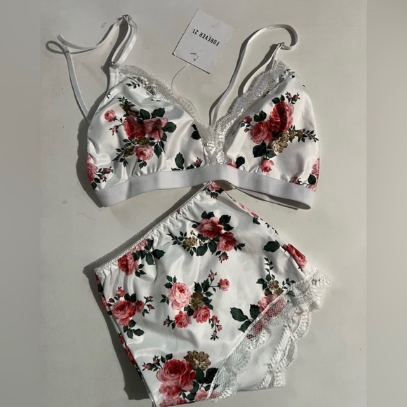 NWT 2pack Floral Print Contrast Lace
Wireless Lingerie Set Without Robe - Picture 2 of 3